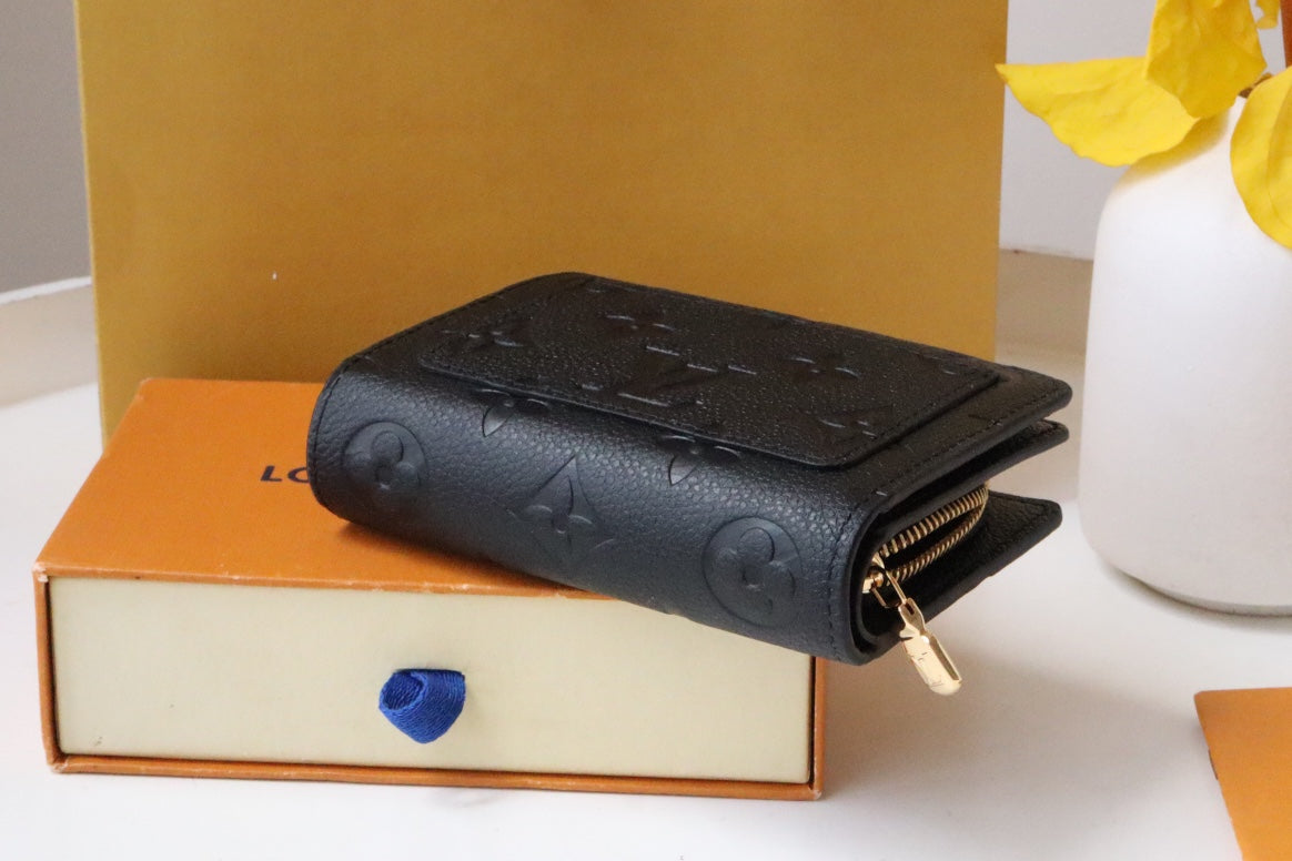 Louis Vuitton Cléa Wallet