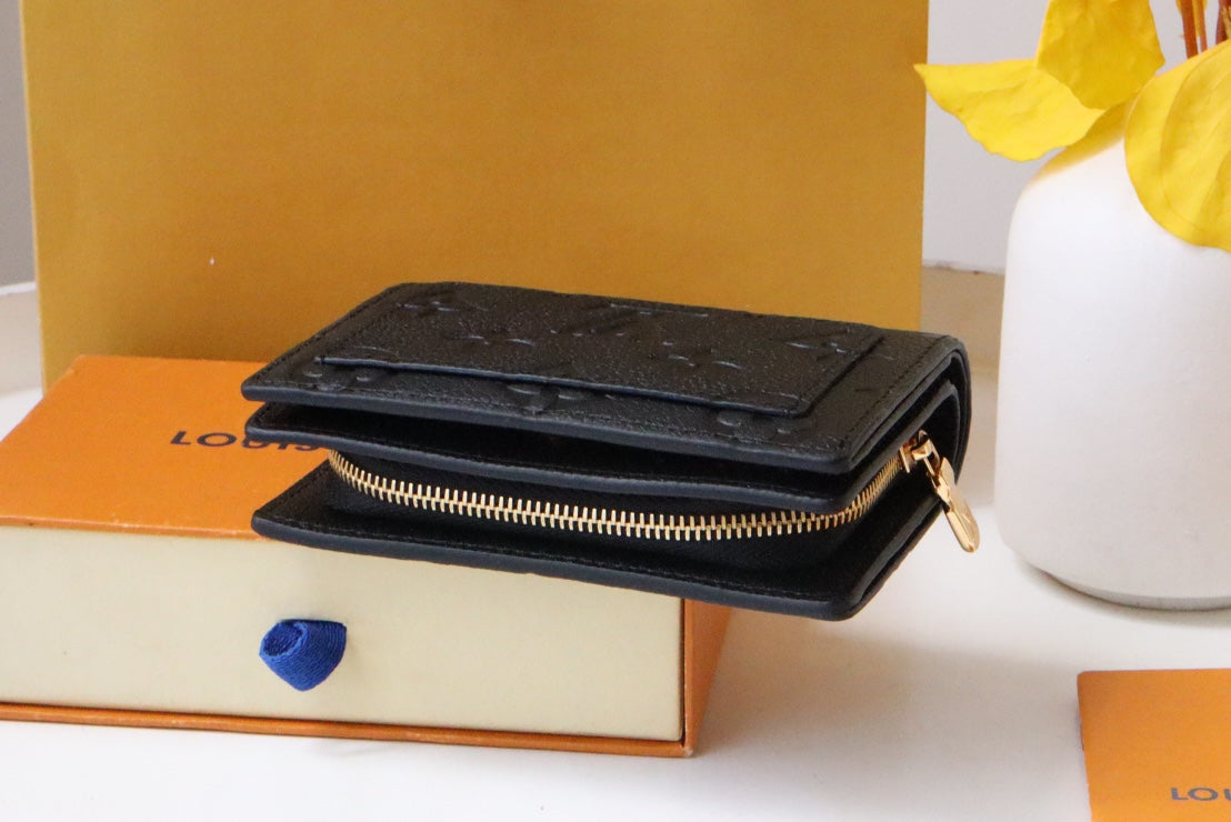 Louis Vuitton Cléa Wallet