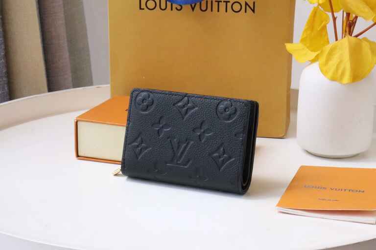 Louis Vuitton Cléa Wallet