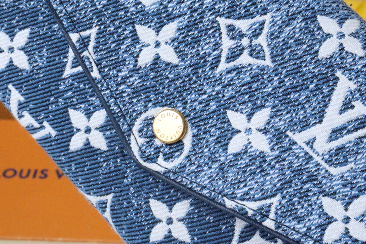 Louis Vuitton Cléa Wallet