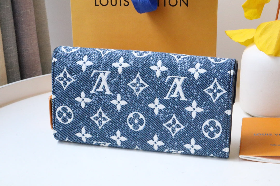 Louis Vuitton Cléa Wallet