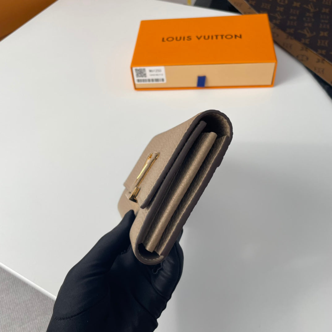 Louis Vuitton Capucines Wallet