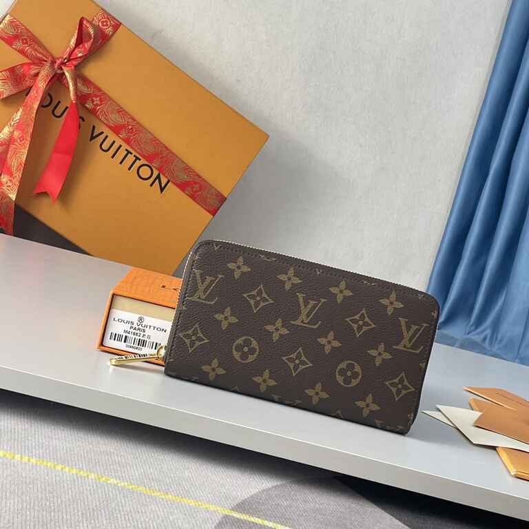 Louis Vuitton Zippy Wallet