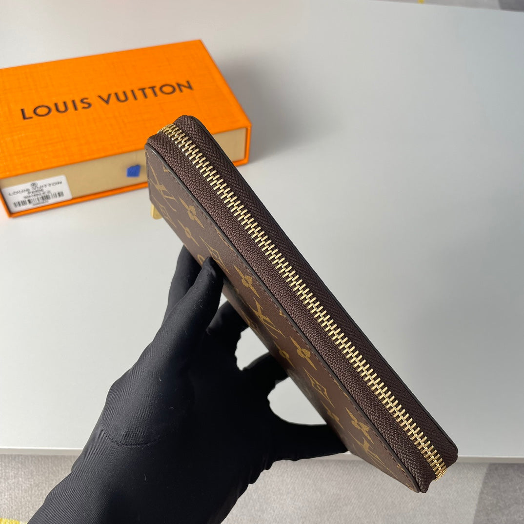 Louis Vuitton Zippy Wallet