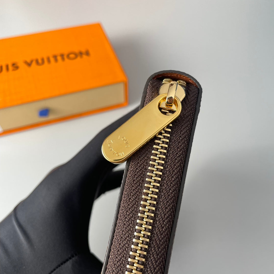 Louis Vuitton Zippy Wallet