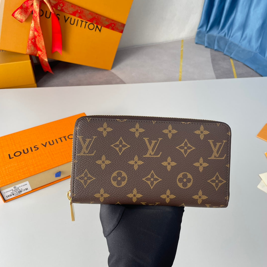 Louis Vuitton Zippy Wallet