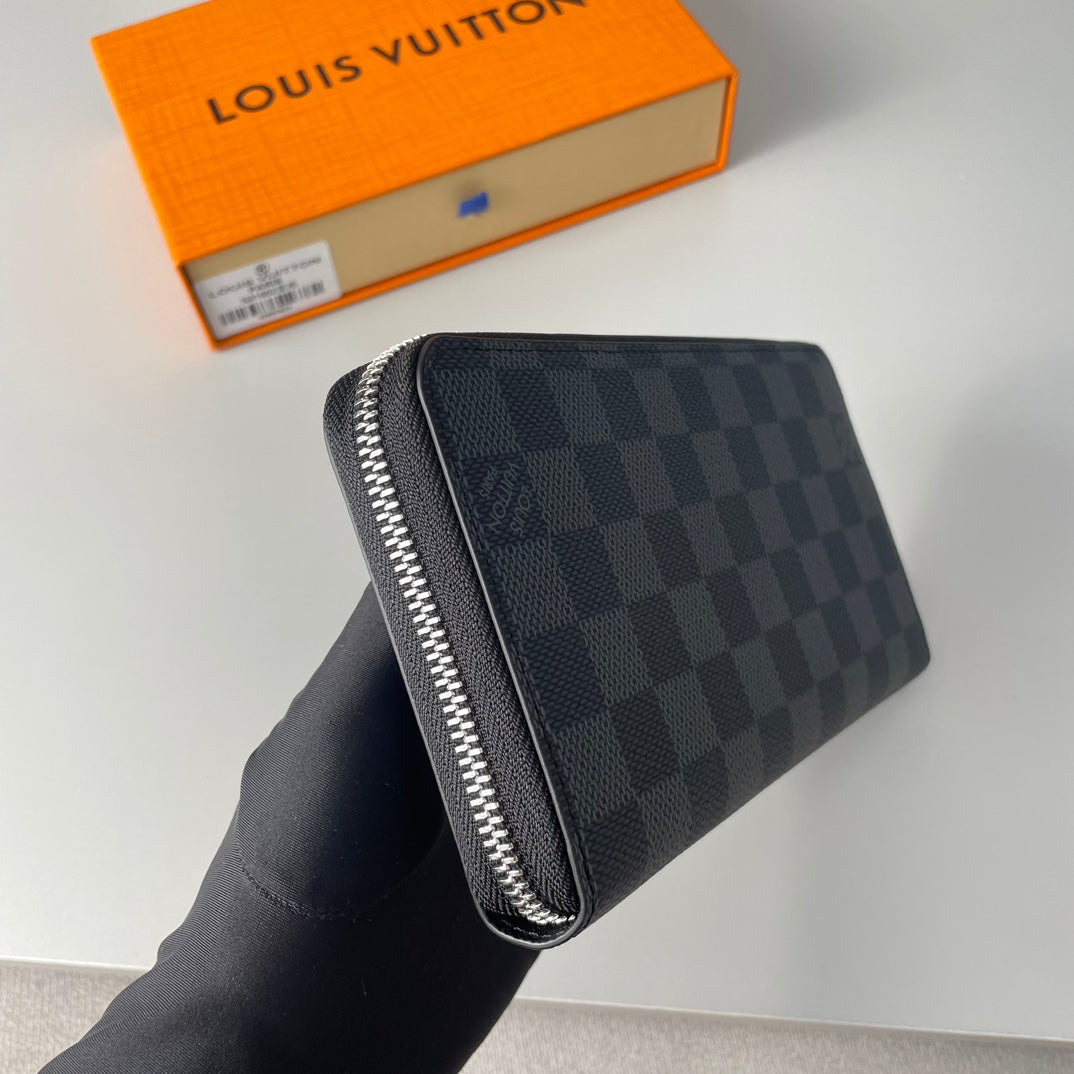 Louis Vuitton Zippy Wallet