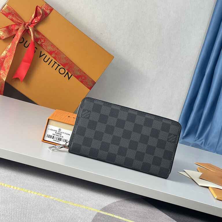 Louis Vuitton Zippy Wallet