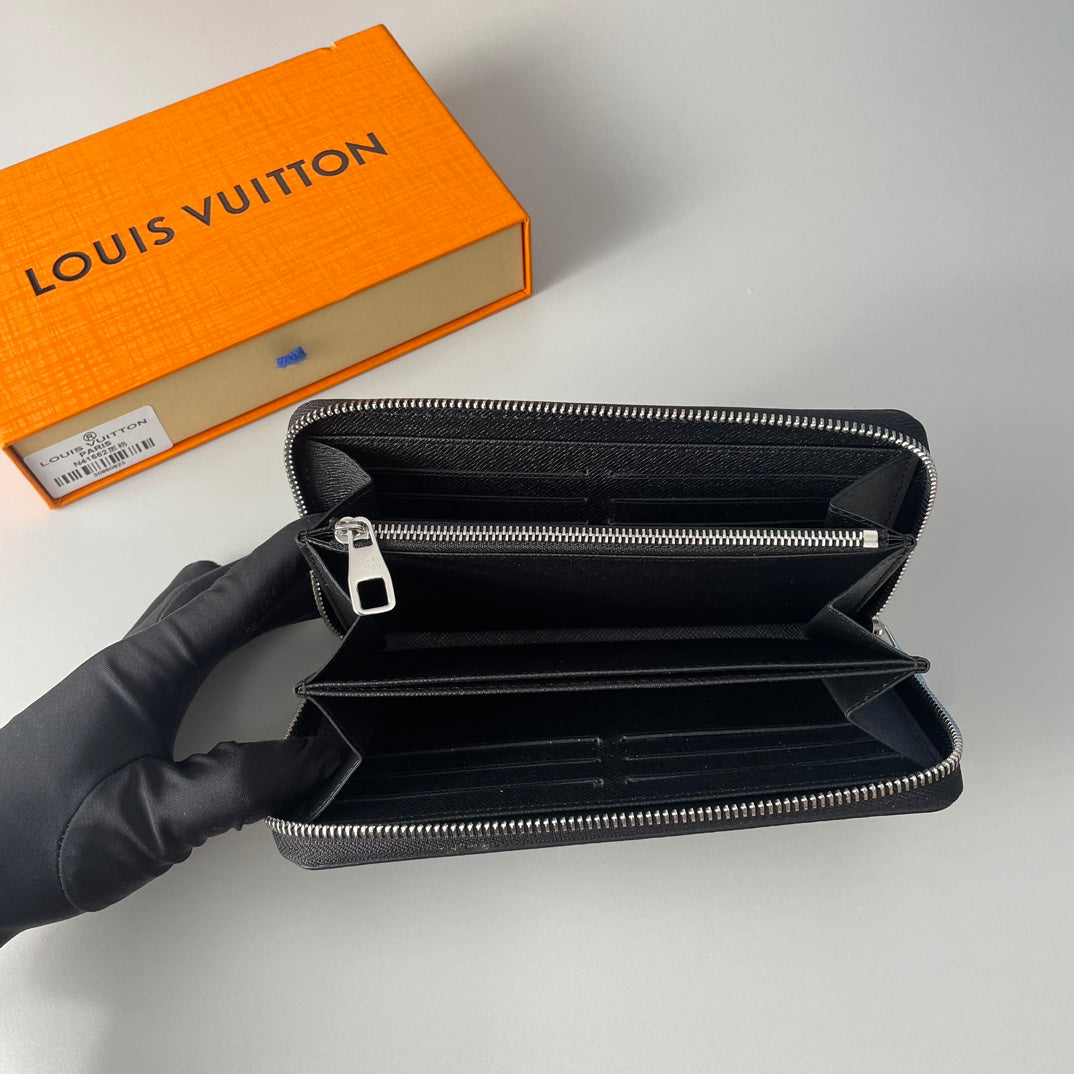 Louis Vuitton Zippy Wallet