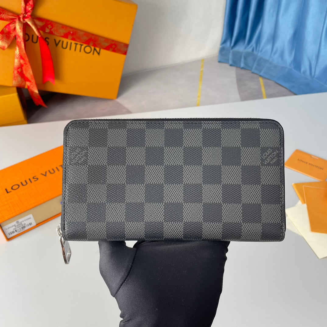 Louis Vuitton Zippy Wallet