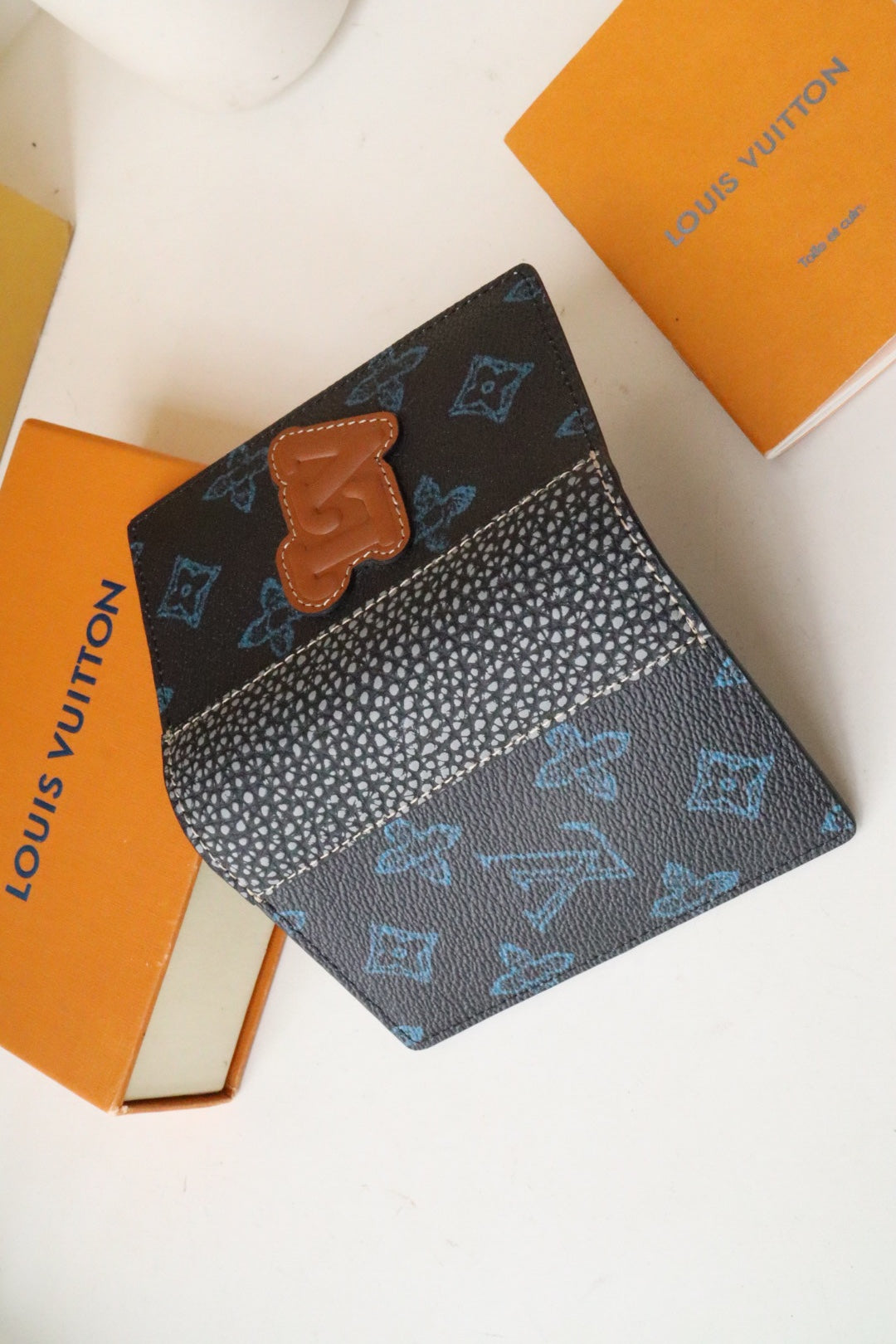 LV Pocket Organizer