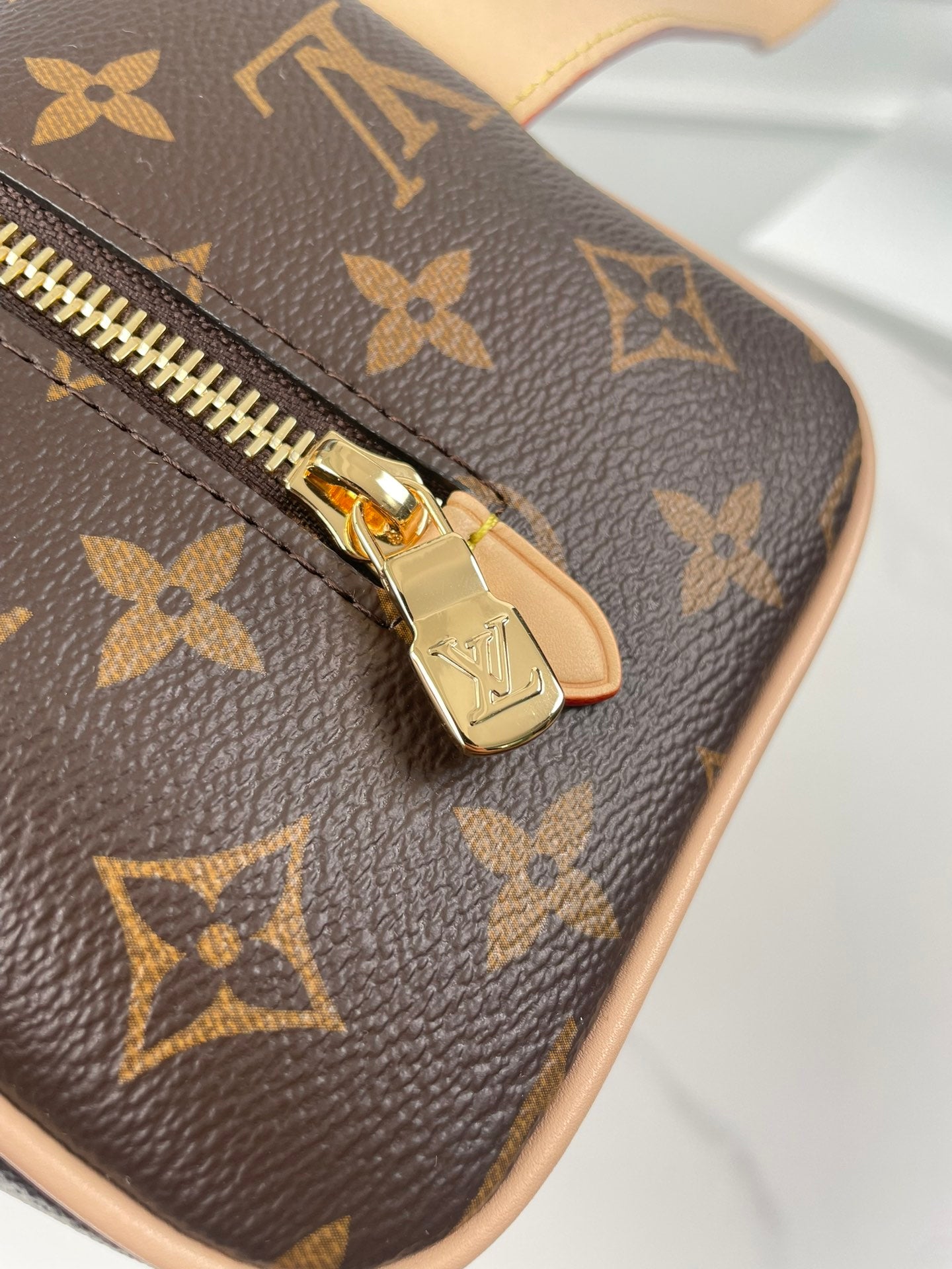 LV Locker Dopp Kit