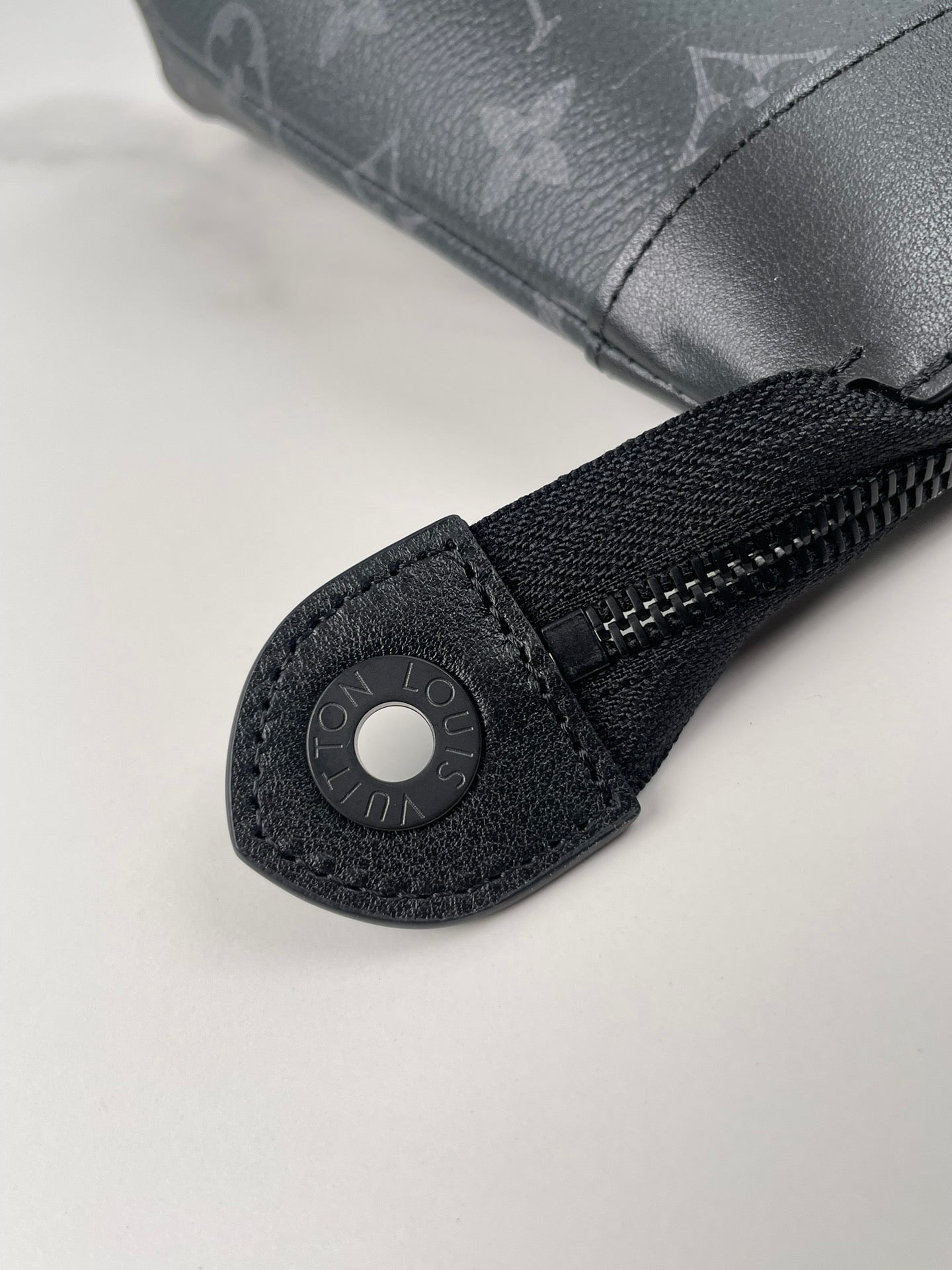 LV Pochette Voyage Souple