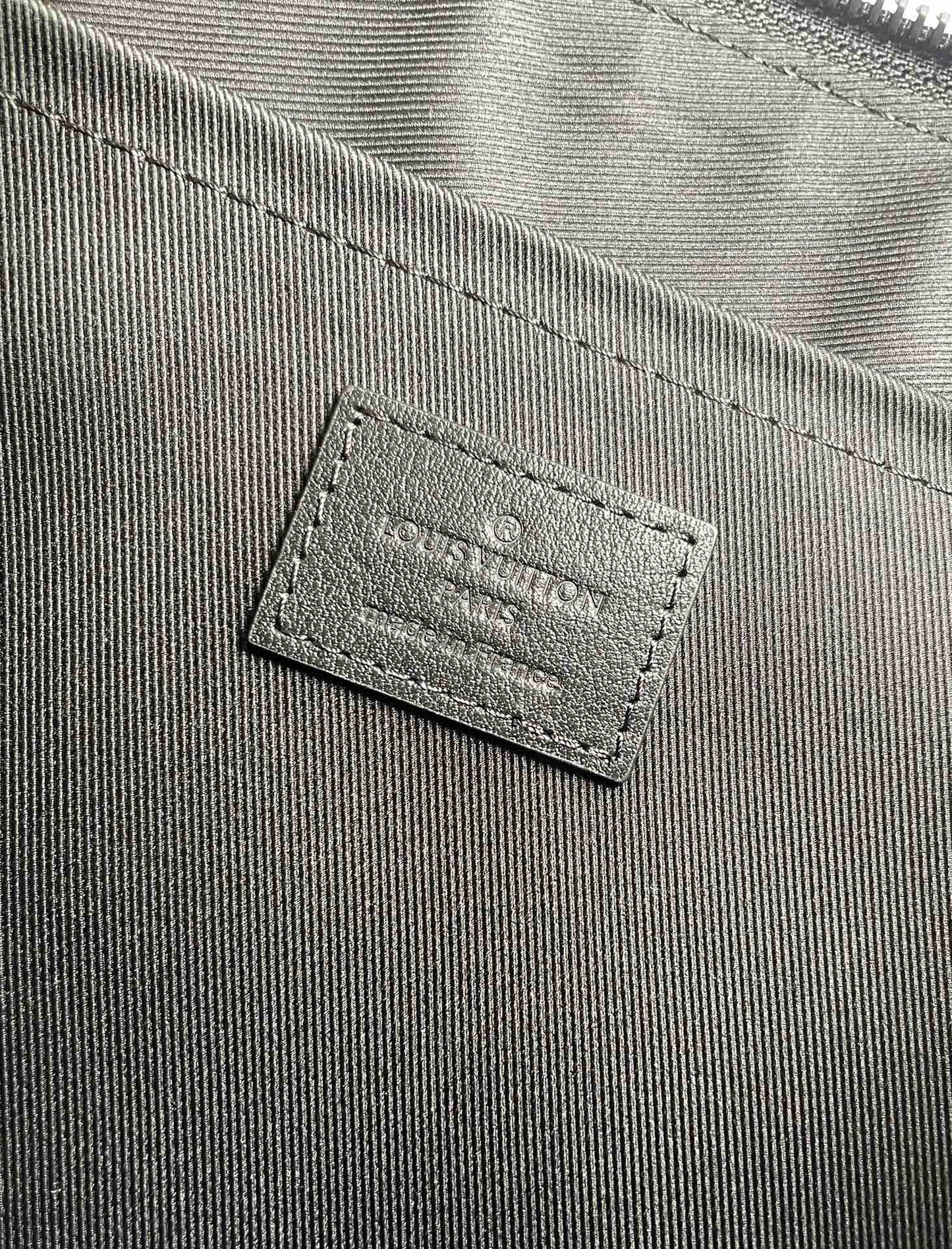 LV Pochette Voyage Souple