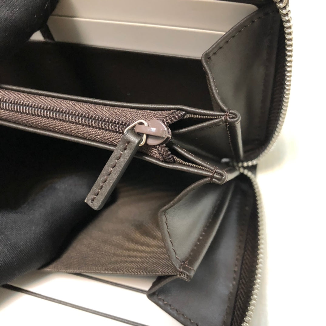 Gucci Zip Around Wallet