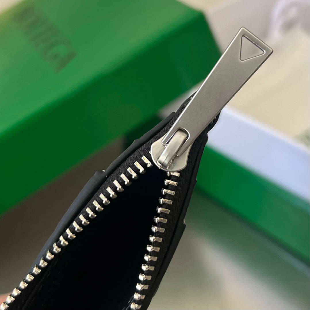 BV Intrecciato Zipped Card Case