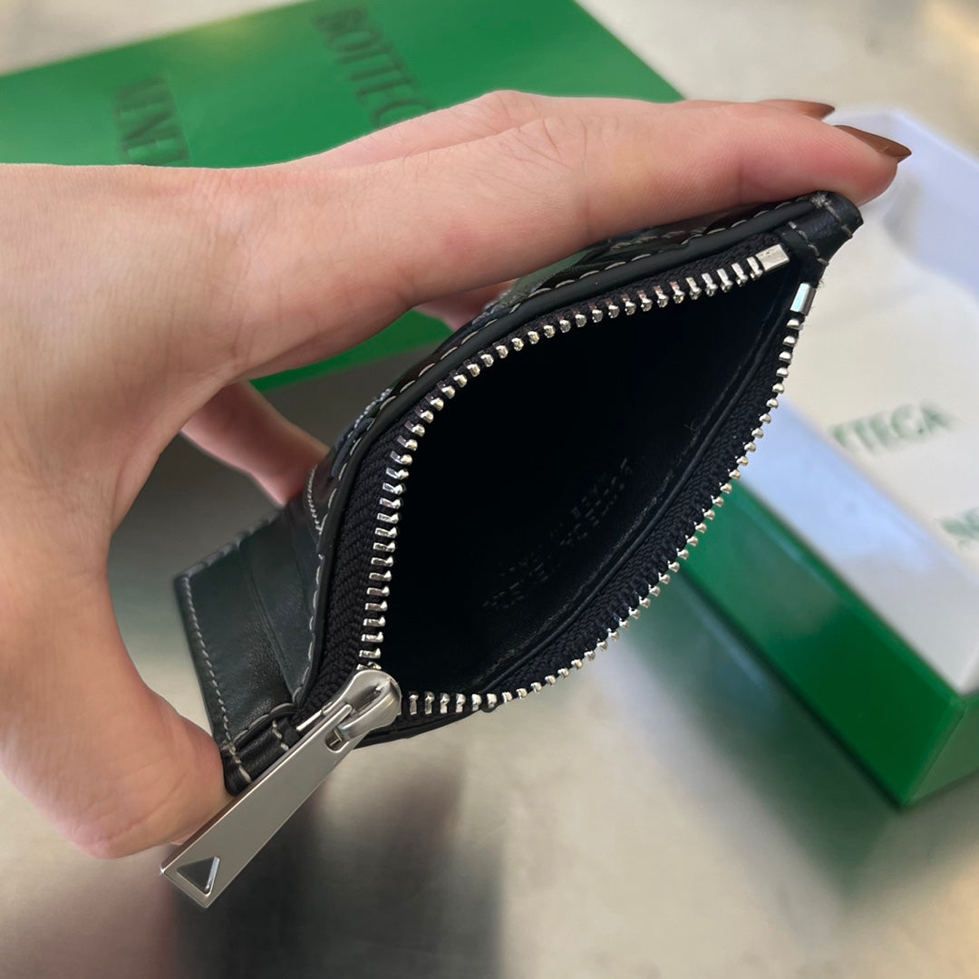 BV Intrecciato Zipped Card Case
