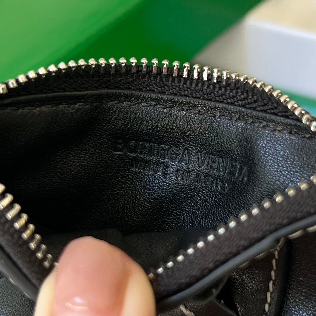 BV Intrecciato Zipped Card Case