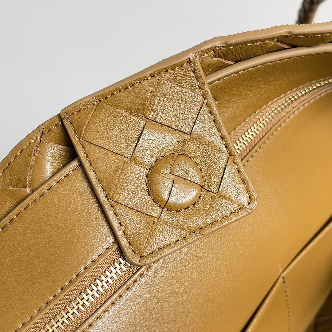 Bottega Veneta Handbag