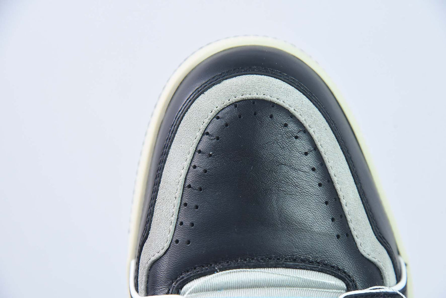 Louis Vuitton Trainer Sneaker