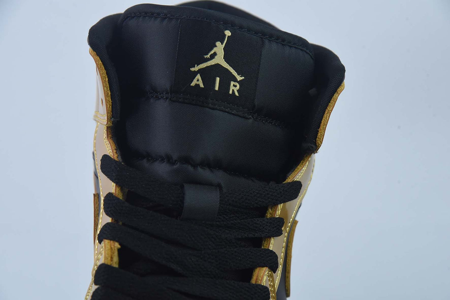 Air Jordan 1 Mid GS”Metallic Gold”
