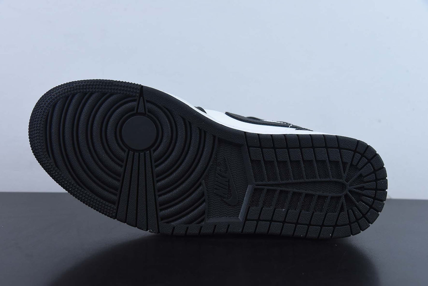 Air Jordan 1 Mid AJ1