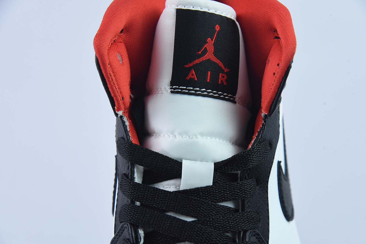 Air Jordan 1 Mid AJ1