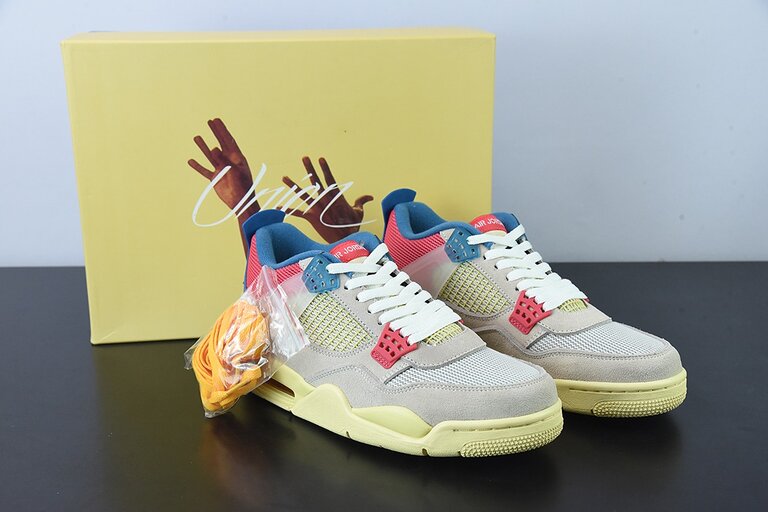 AUnion x Air Jordan 4“Guava Ice”