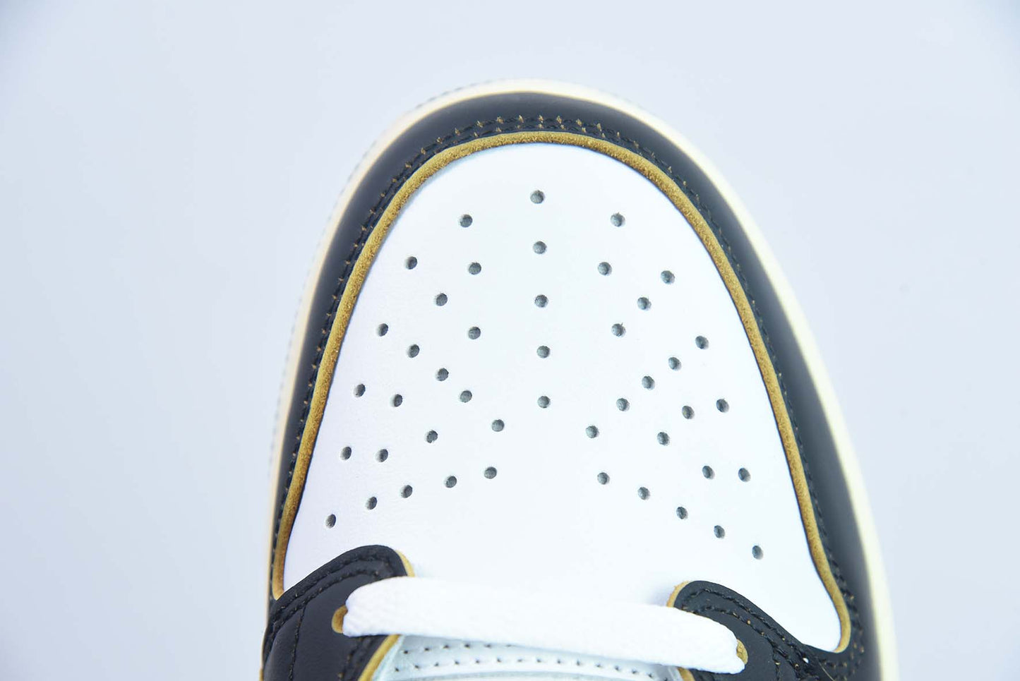 Off-White x Nike Air Jordan 1 Low