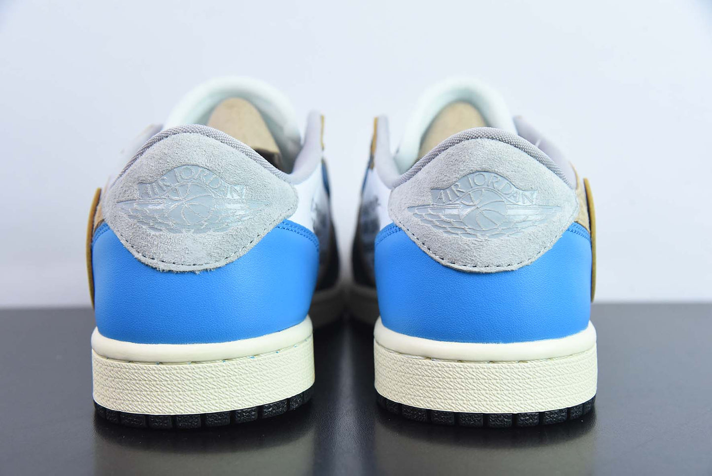 Off-White x Nike Air Jordan 1 Low