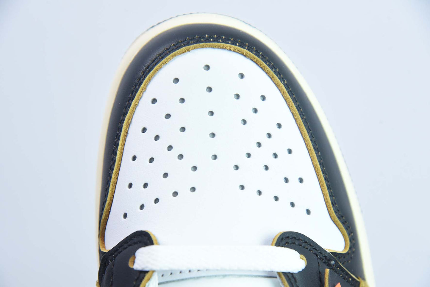 Off-White x Nike Air Jordan 1 Low