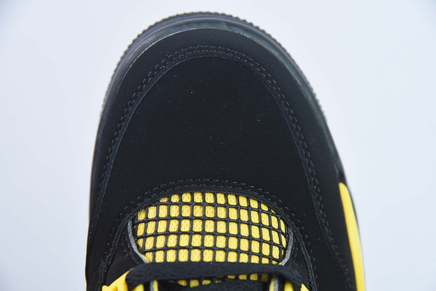 Air Jordan 4 Retro “Thunder”