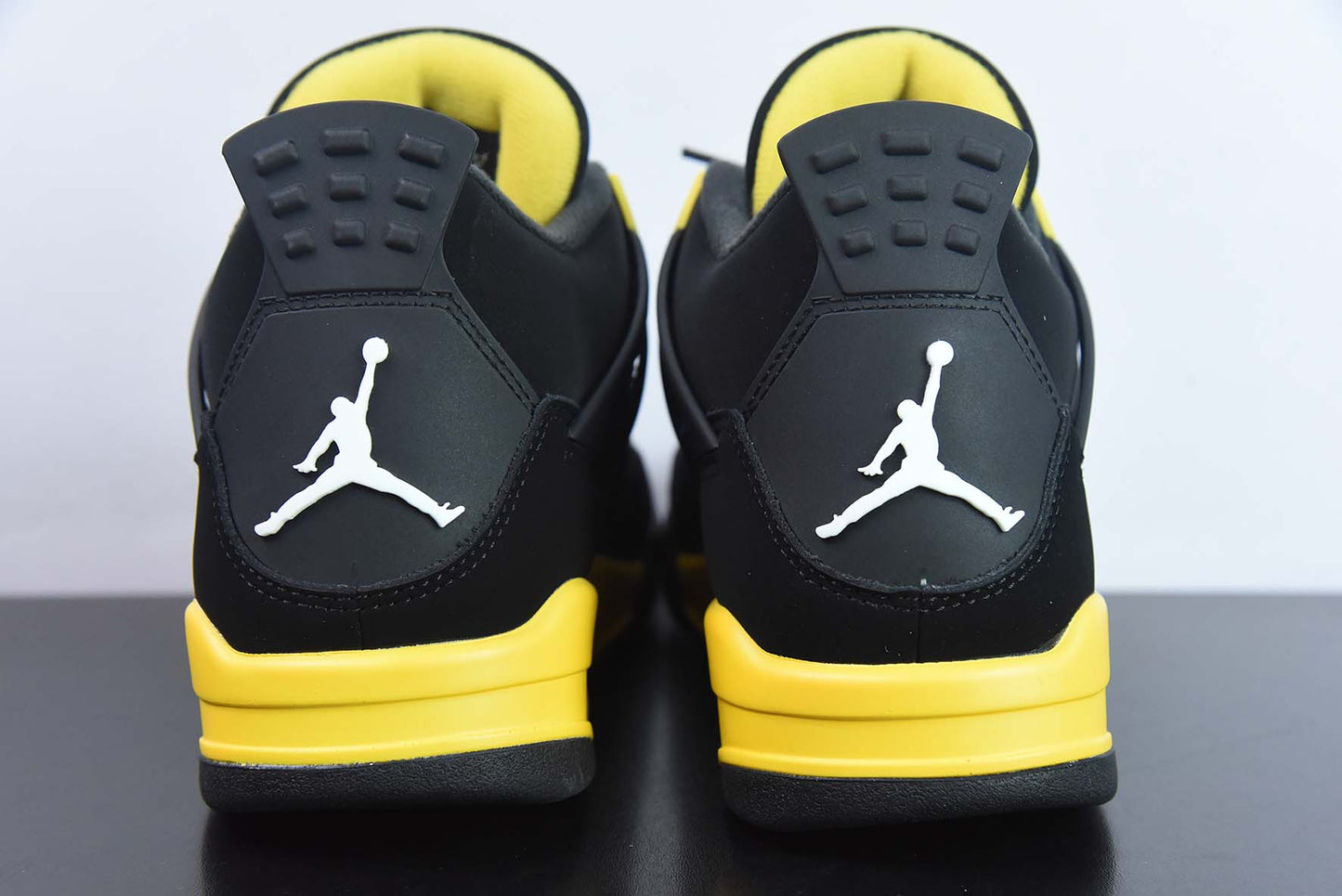 Air Jordan 4 Retro “Thunder”