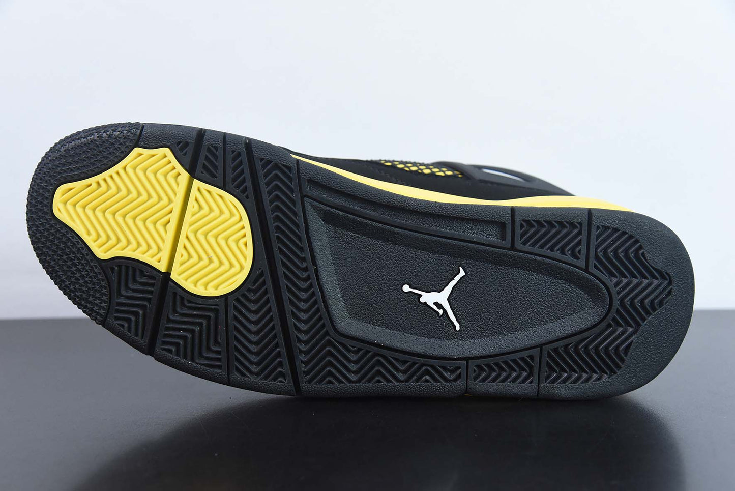 Air Jordan 4 Retro “Thunder”