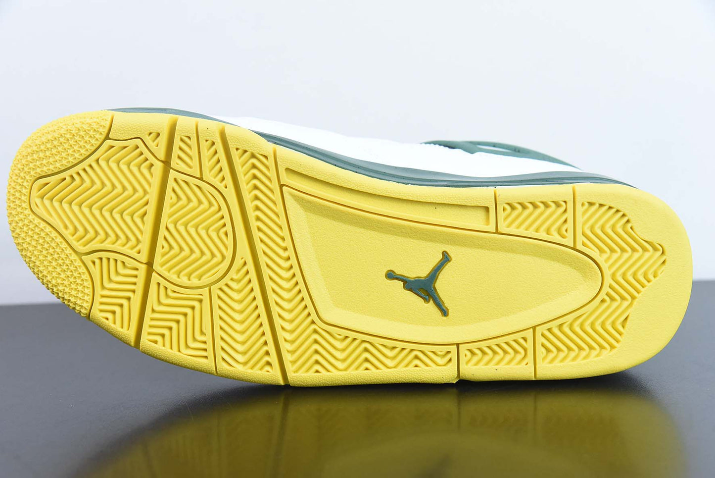 Air Jordan 4 Retro “Oregon Ducks Pit Crew”