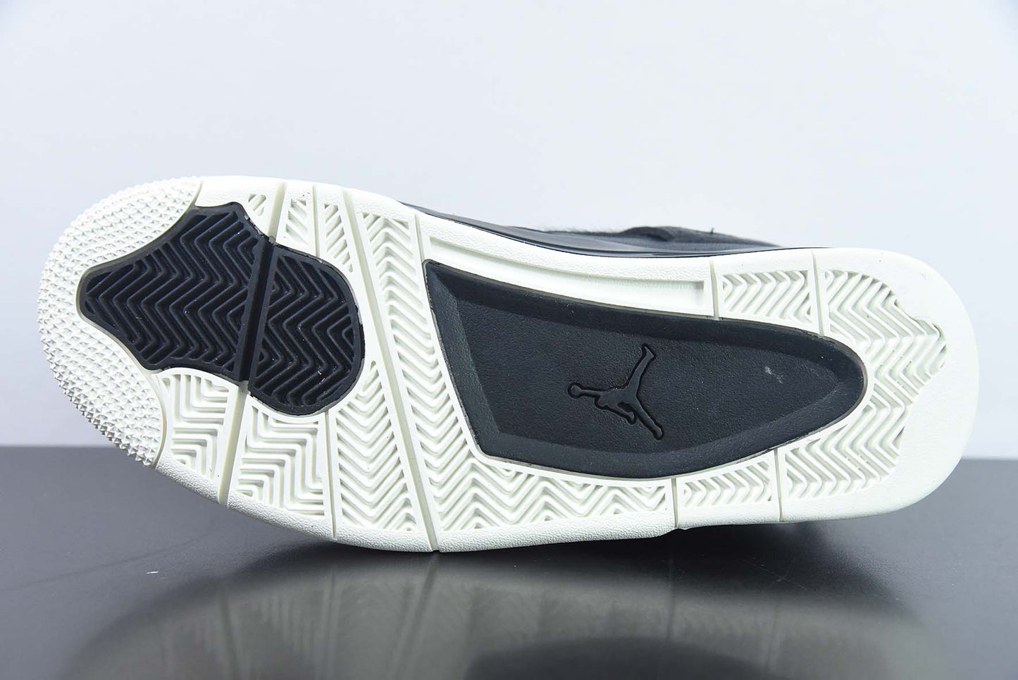 Air Jordan 4 Retro Premium ”Pony Hair Black”