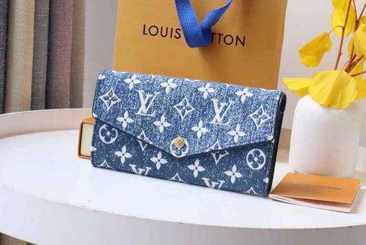 Louis Vuitton Cléa Wallet