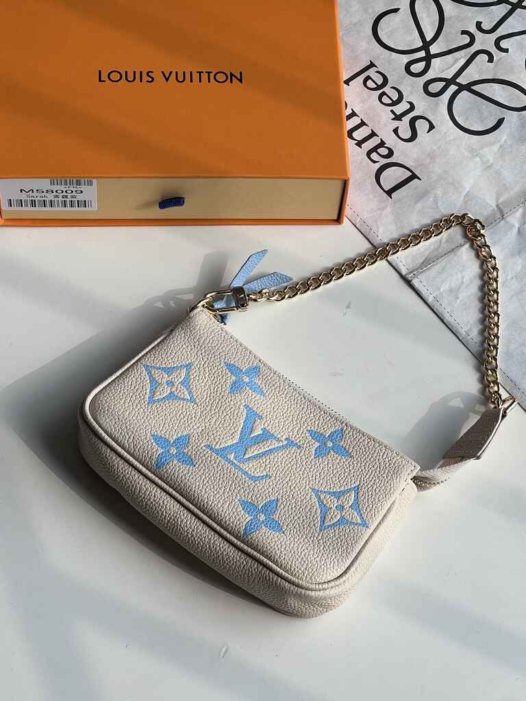 Louis Vuitton Mini Pochette Accessoires