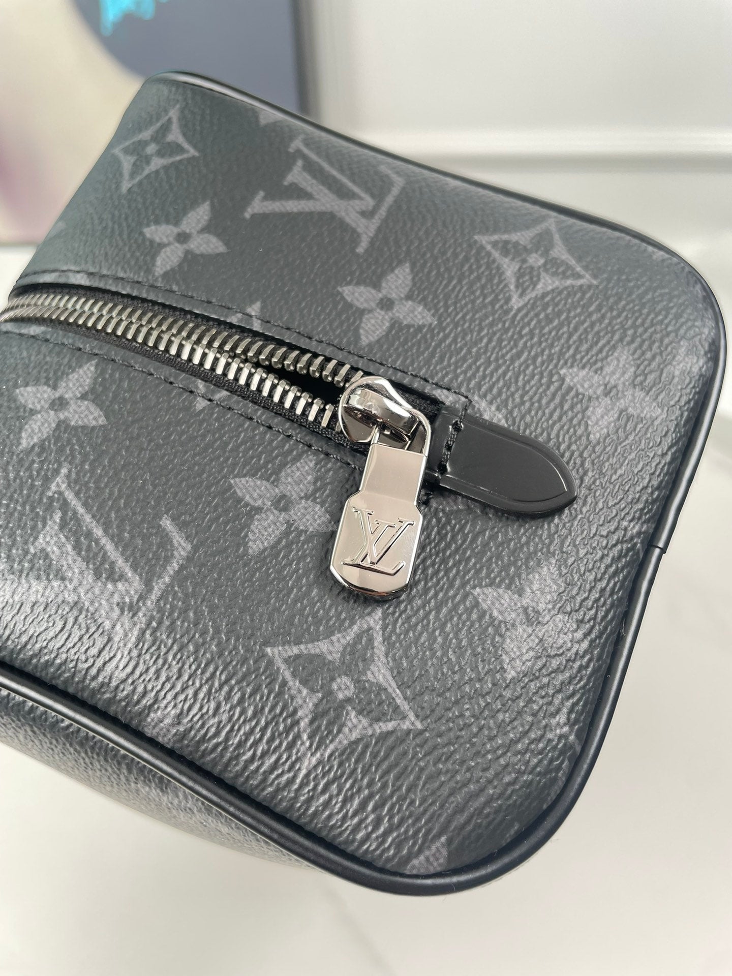 LV Locker Dopp Kit