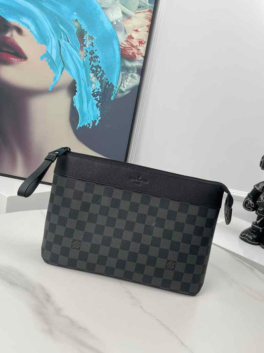 LV Pochette Voyage Souple