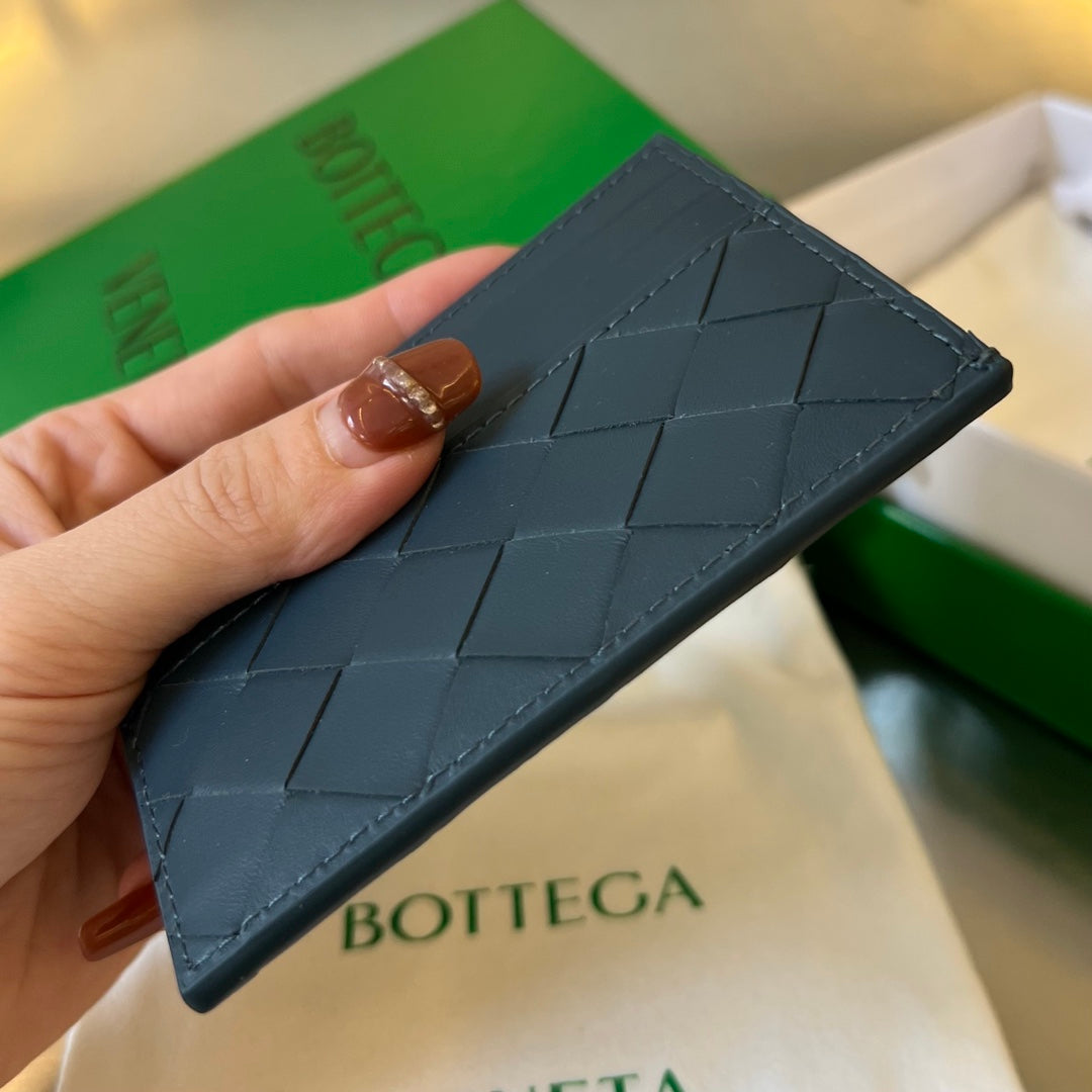 BV Intrecciato Credit Card Case