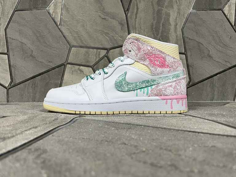 Air Jordan 1 Mid AJ1