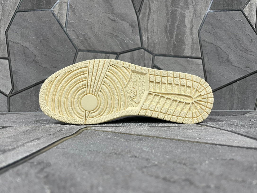 Air Jordan 1 Mid AJ1