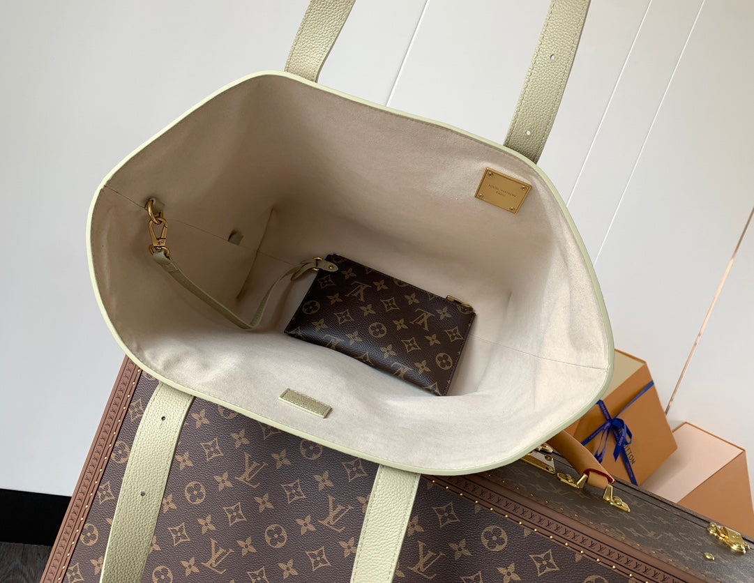 Louis Vuitton Handbag