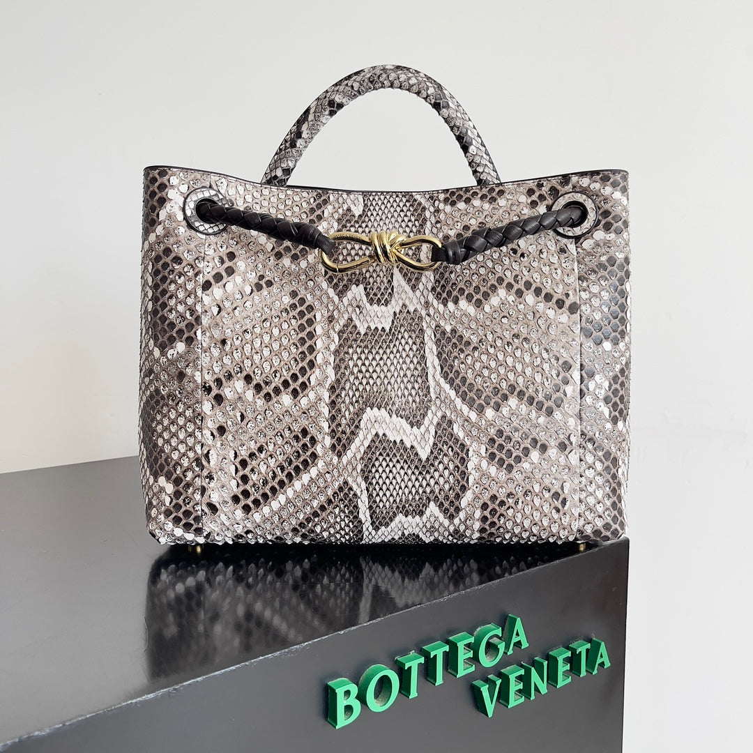 Bottega Veneta Handbag