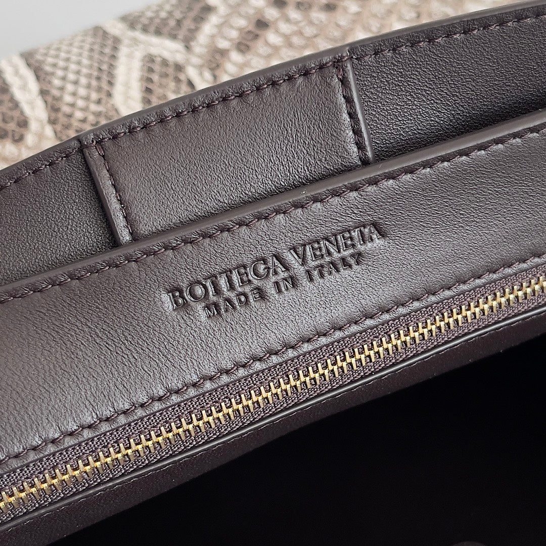 Bottega Veneta Handbag